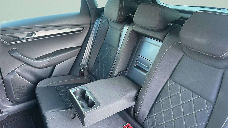 Škoda Karoq Sportline 2,0 TSI 140kW DSG7 4 - fotka 24 z 32
