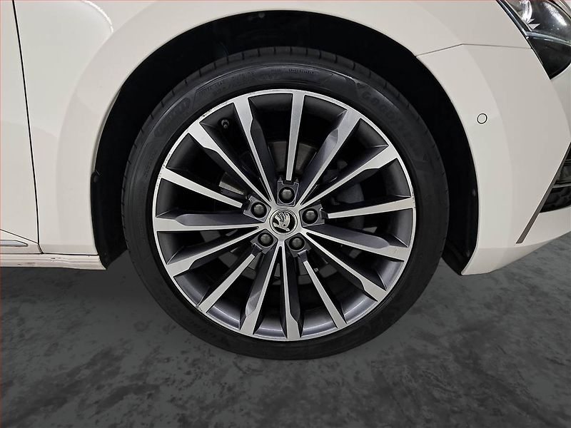 Škoda Superb (2023) Laurin&Klement 2.0 TDI - fotka 15 z 21