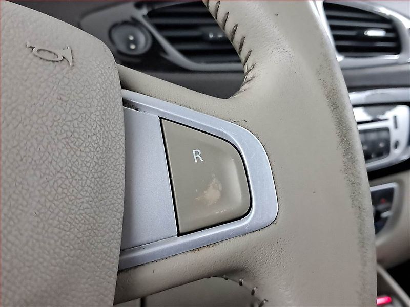 Renault Grand Scénic (2013) 1.5 dCi, Serv.kniha, Tažné - fotka 19 z 24