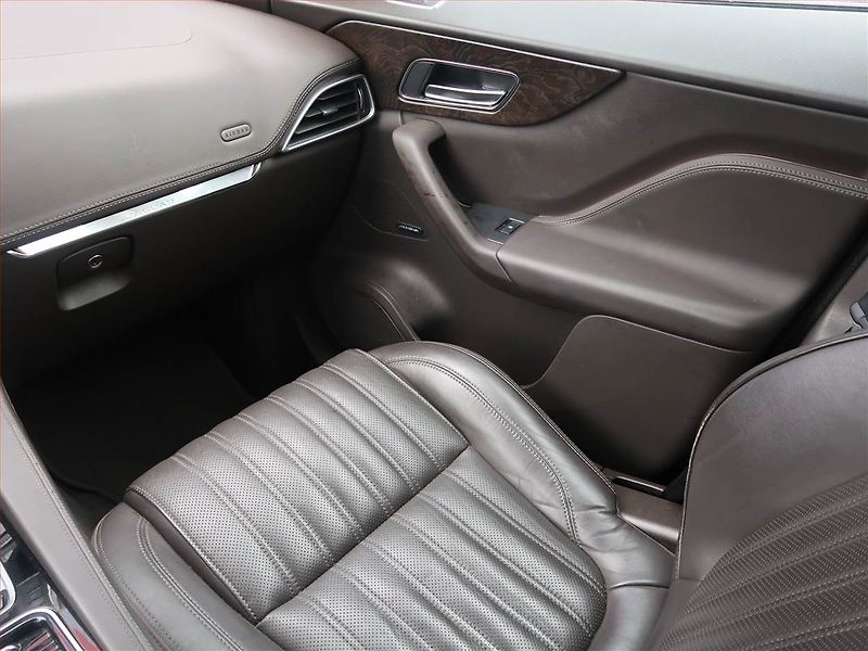 Jaguar F-Pace (2017) 20d AWD, 4X4, Automat, Kůže - fotka 8 z 19