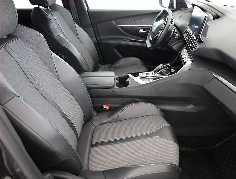 Peugeot 5008 (2021) Allure PureTech 130 - fotka 7 z 21