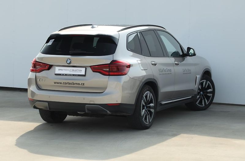 BMW iX3 - fotka 4 z 19