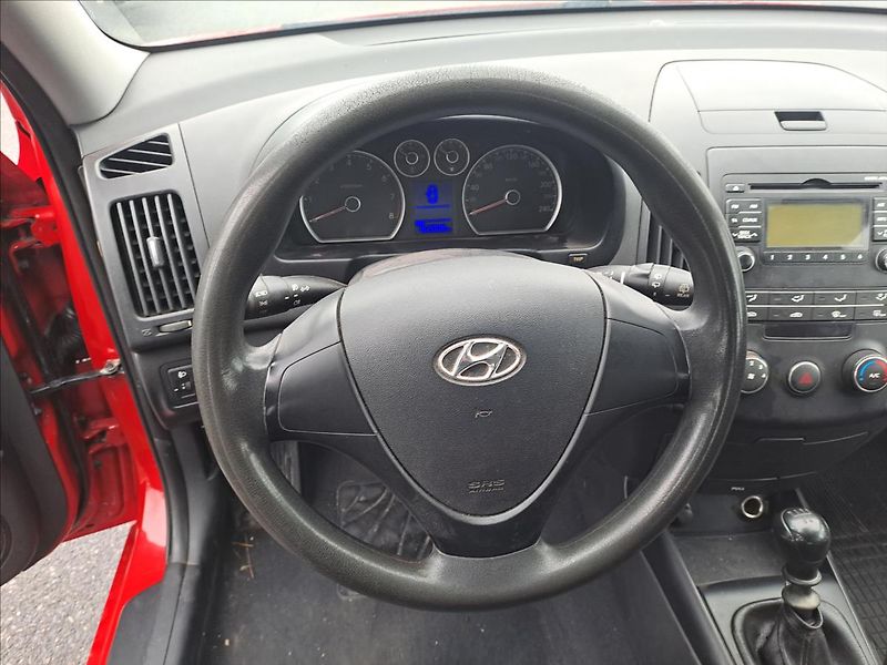 Hyundai i30 1,4 i - fotka 11 z 13