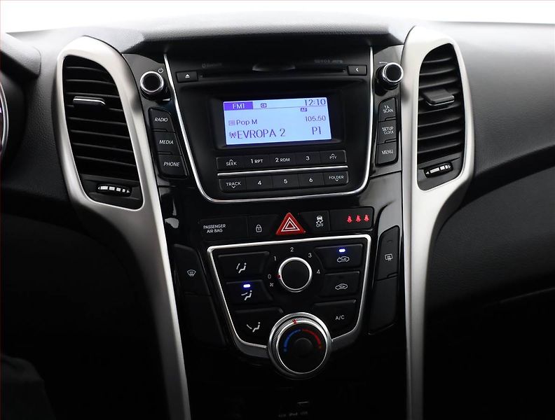 Hyundai i30 (2016) 1.6 MPI, Serv.kniha, Tempomat - fotka 10 z 19