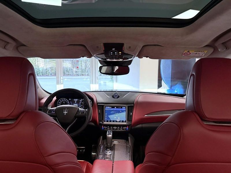 Maserati Levante (2022) 2.0 T Hybrid Q4 (4x4) 330k AT8 - fotka 21 z 27