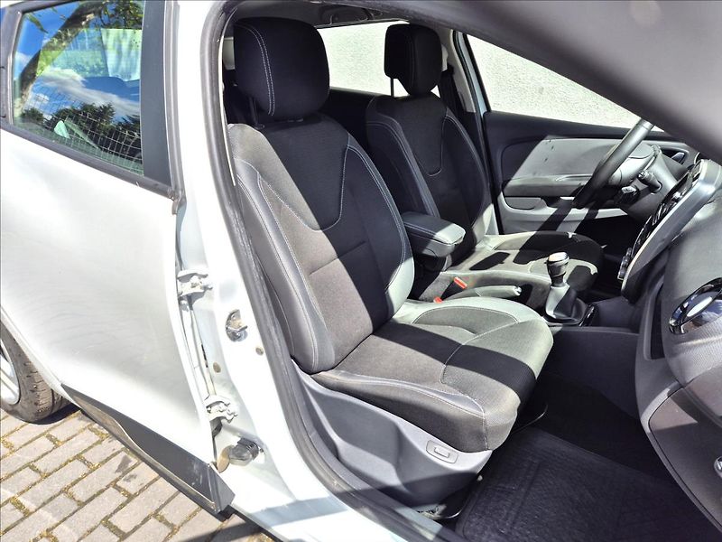 Renault Clio 1,2 i GrandTour Klima Výhřev - fotka 21 z 28