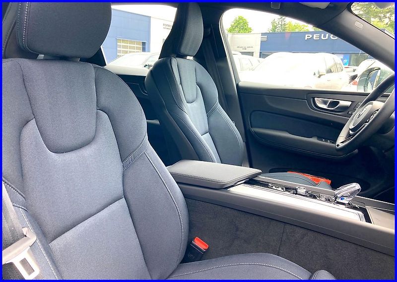 Volvo XC60 (2026) B5 AWD PLUS BR.+4SERVIS/ZÁRUKA - fotka 26 z 43