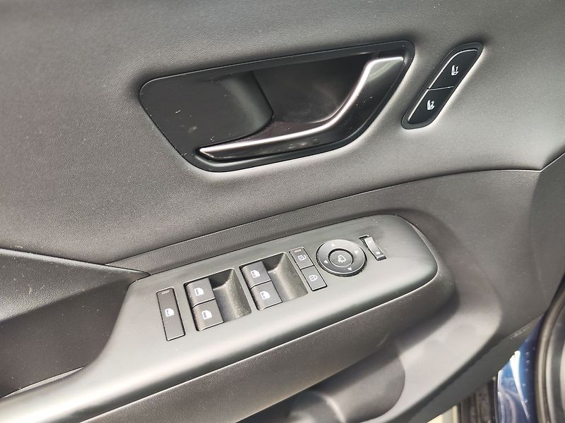 Hyundai Kona EV/65kWh N-Line Premium AT - fotka 36 z 38