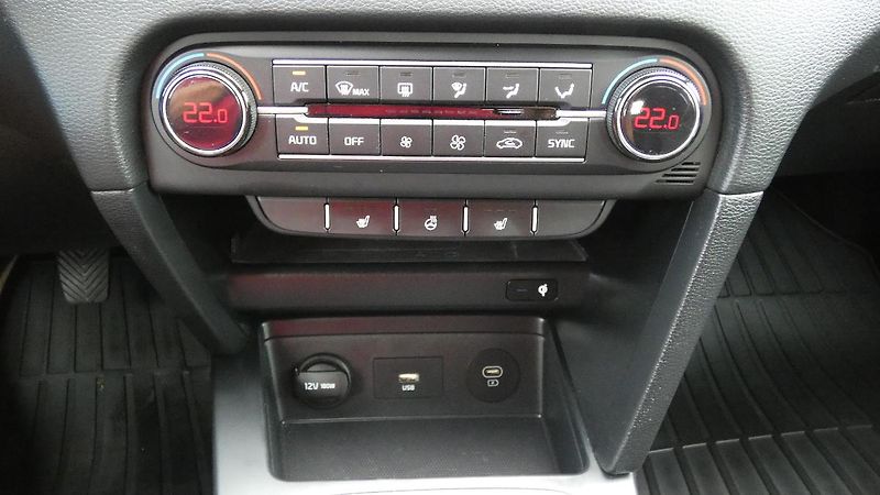Kia Ceed SW 1.5 T-GDI SPIN - fotka 16 z 22