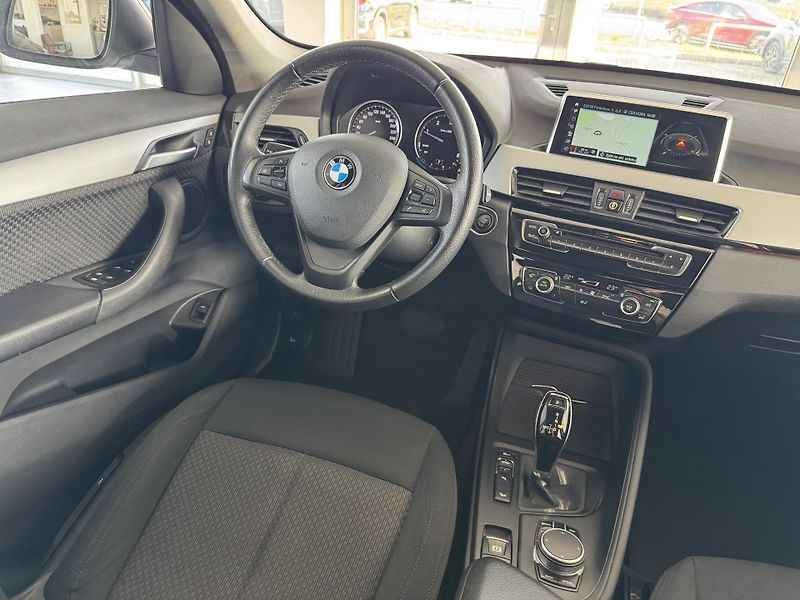 BMW X1 (2019) xDrive 18d AUT. LED NAVI TAŽNÉ - fotka 10 z 28