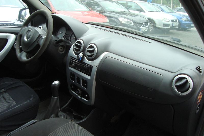 Dacia Logan (2009) 1.5 DCi - fotka 33 z 44