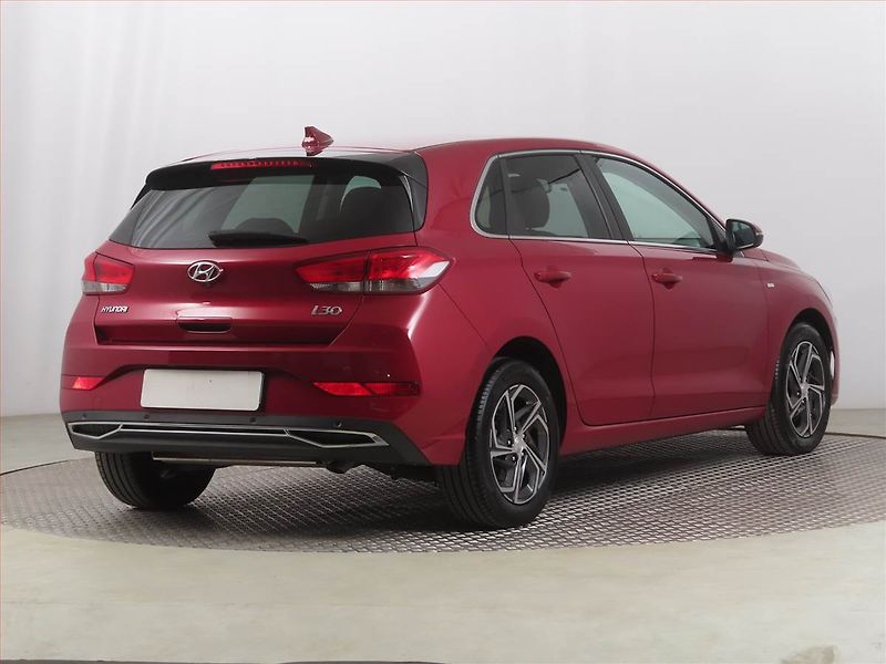 Hyundai i30 (2023) Family 1.5 T-GDI MHEV - fotka 5 z 19