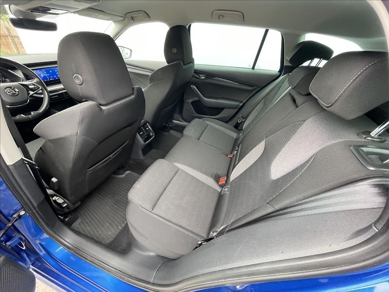 Škoda Octavia 2,0 TDI DSG Ambition Plus PDC - fotka 17 z 23