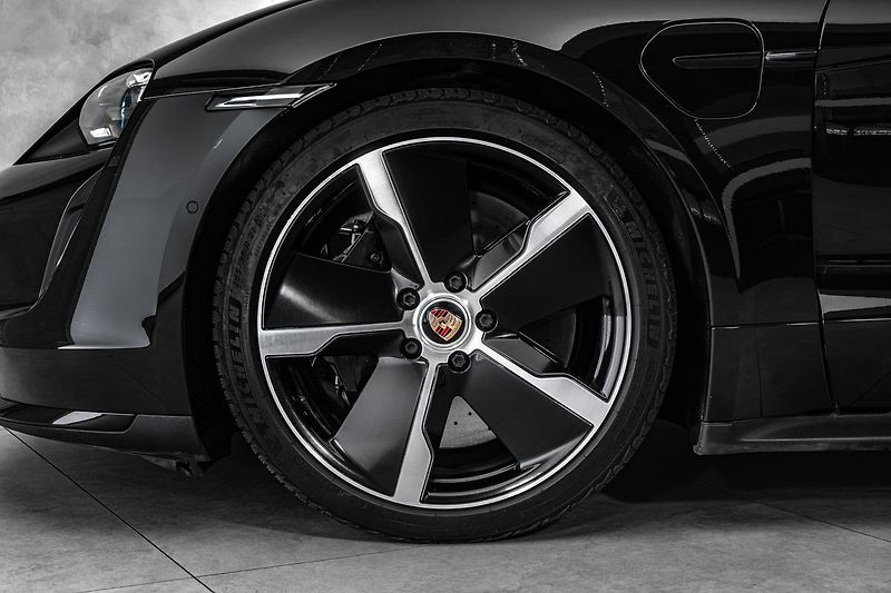 Porsche Taycan Turbo S Keramiky Pano 360 - fotka 2 z 28