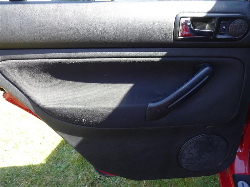 Volkswagen Golf IV 1,6i 77kW - fotka 27 z 44