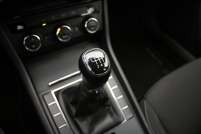 Škoda Superb 1.4 TSI 110kW 1.MAJITEL ČR - fotka 18 z 21
