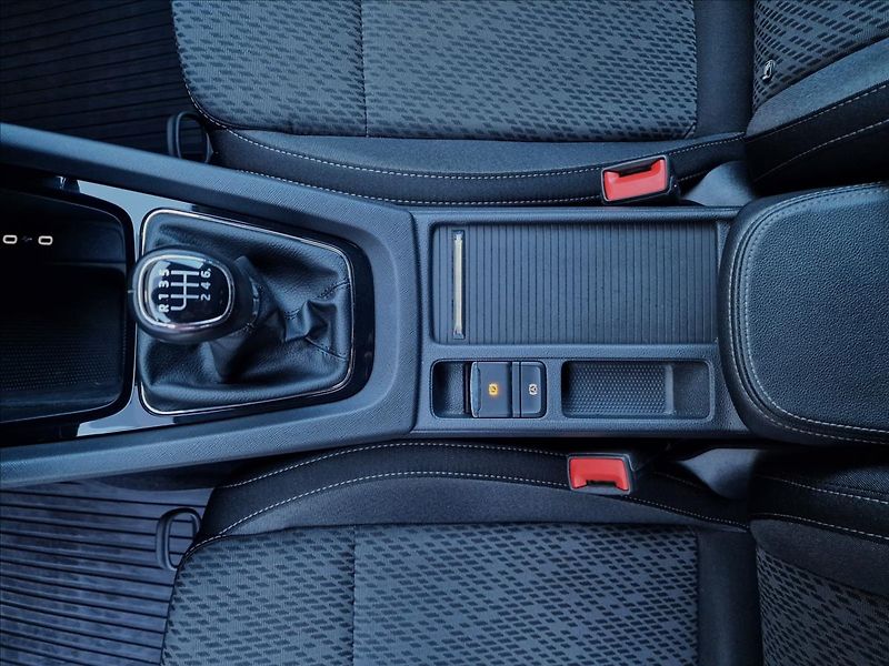 Škoda Octavia 2.0 TDI Style Tažné,ČR,1.Maj. - fotka 37 z 50