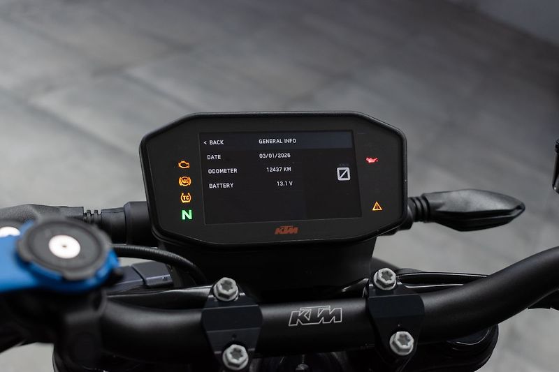 KTM 890 Duke L *AKRAPOVIC* - fotka 12 z 20