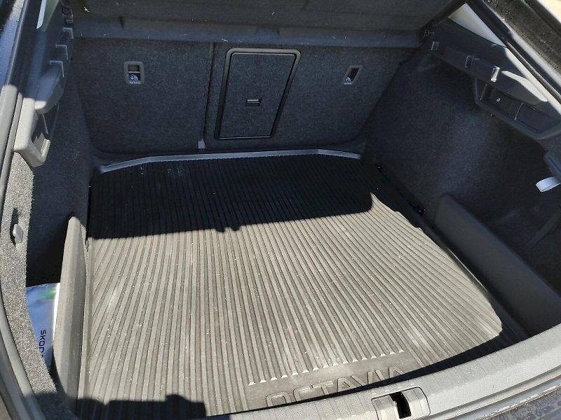 Škoda Octavia (2025) Top Selection 1,5 Tsi 110 Kw D - fotka 35 z 36
