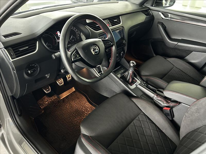 Škoda Octavia 2,0   TSI 180kW,RS,MANUÁL,SERV - fotka 7 z 34