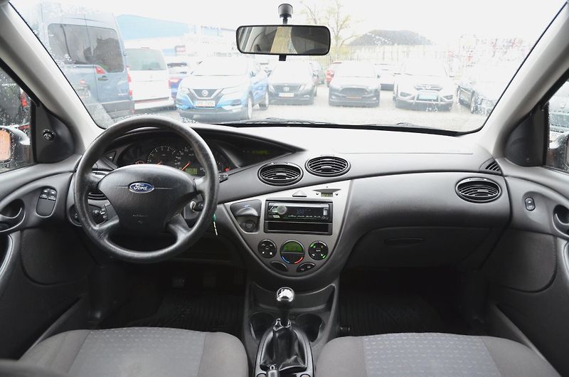 Ford Focus (2004) 1.6i Zetec 74kW / ČR / 115tkm - fotka 16 z 28