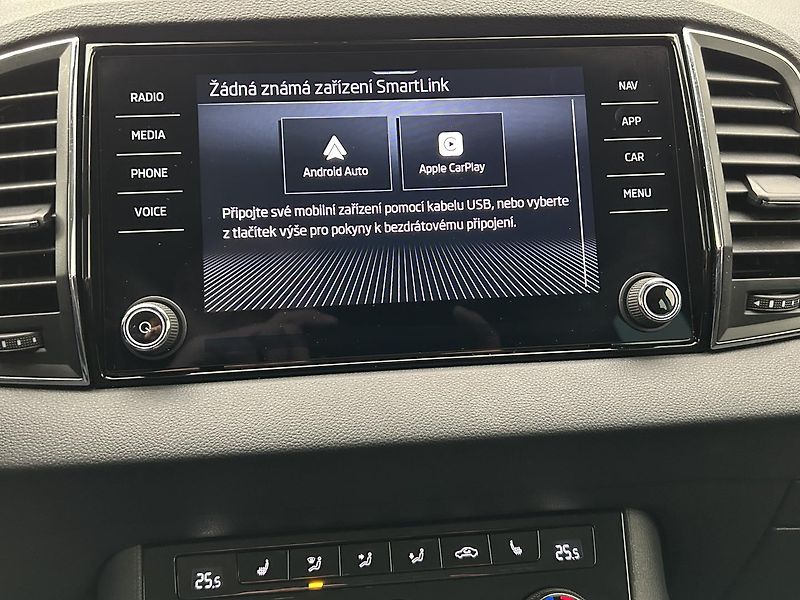 Škoda Karoq 1.5 TSI Top selection - fotka 14 z 28