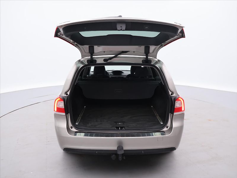 Volvo V70 2,0 D3 100kW Kinetic Dynamic D - fotka 7 z 23