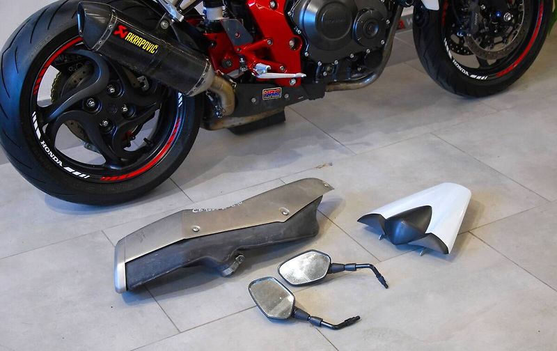 Honda CB 1000 R (2014) krásný stav, akrapovič - fotka 14 z 20