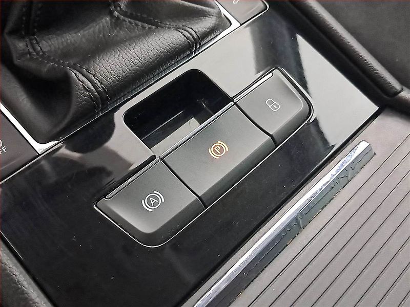 Škoda Superb (2017) 2.0 TDI, Kůže, Navi, Tempomat - fotka 18 z 19