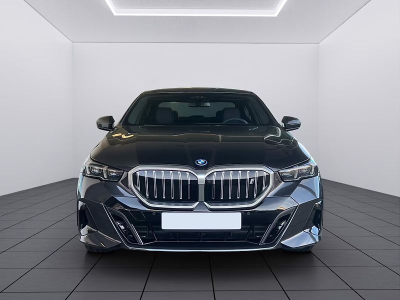 BMW i5 eDrive40 M-Sport HuD 360 ACC T - fotka 2 z 17