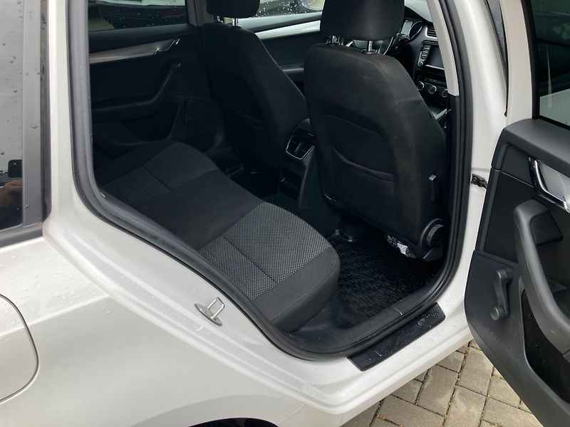 Škoda Octavia (2015) 1.6TDI 81kW VÝHŘEV SED TAŽNÉ - fotka 15 z 23
