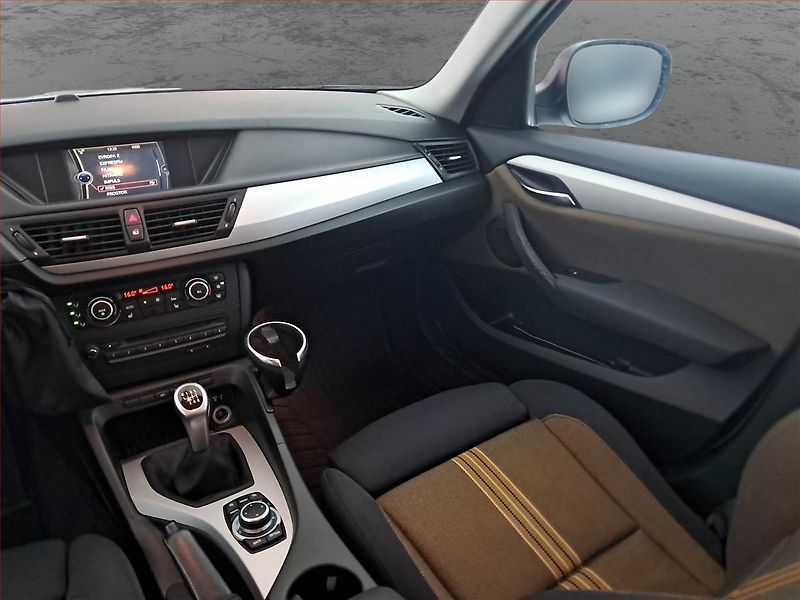 BMW X1 (2010) xDrive20d, 4X4, Navi, Xenony - fotka 8 z 16