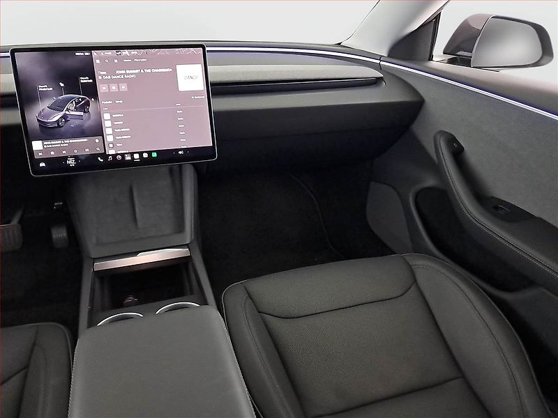 Tesla Model 3 (2025) Standard Range 60kWh, SoH 98% - fotka 8 z 34