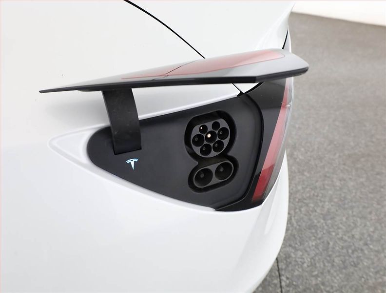 Tesla Model 3 (2020) Long Range 4WD 78kWh, SoH 81% - fotka 21 z 22