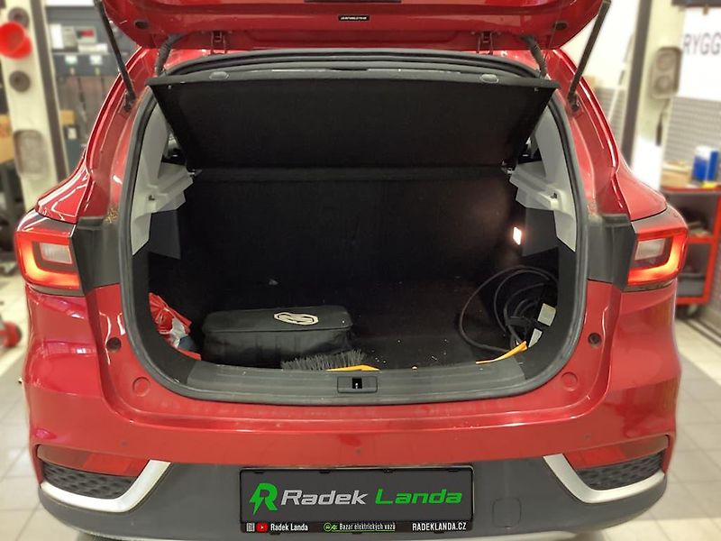 MG ZS (2021) 44,5 kWh, FWD (143 koní) - fotka 6 z 9