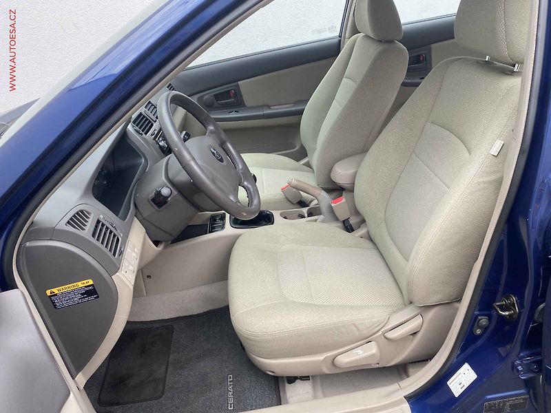Kia Cerato (2005) 2.0i, AC - fotka 9 z 15