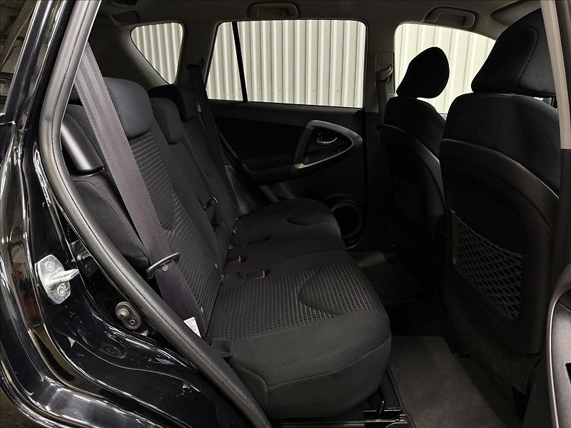 Toyota RAV4 2.2 D-4D 100kW ČR 1MAJITEL - fotka 27 z 32