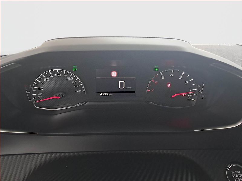 Peugeot 2008 (2023) Allure 1.2 PureTech - fotka 11 z 17