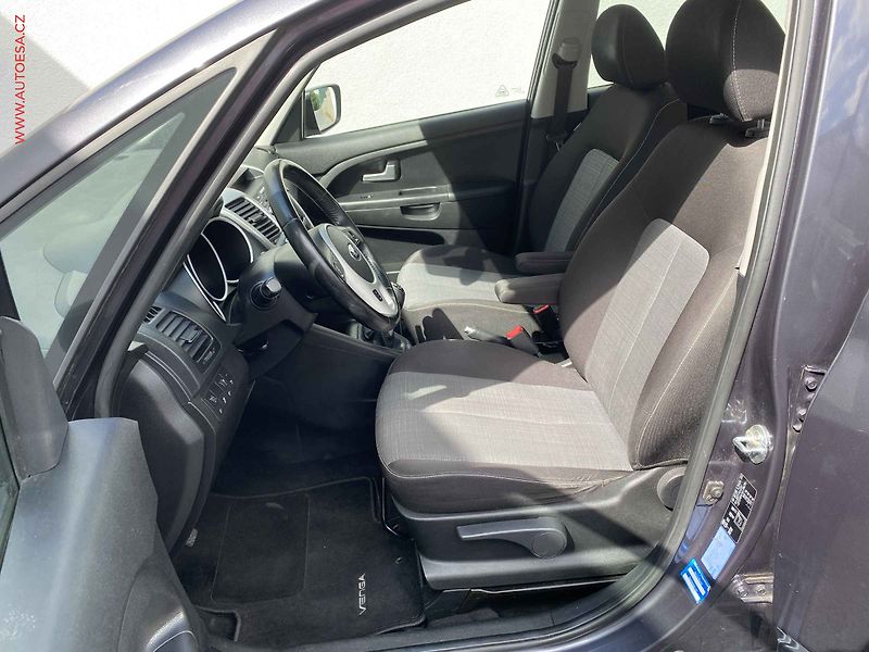 Kia Venga (2015) 1.6 CRDi, Panor, navi - fotka 9 z 18