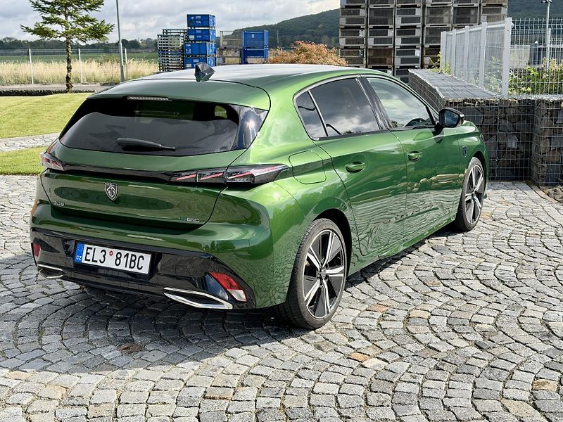 Peugeot 308 (2022) e-GT HYBRID 225 - fotka 6 z 28