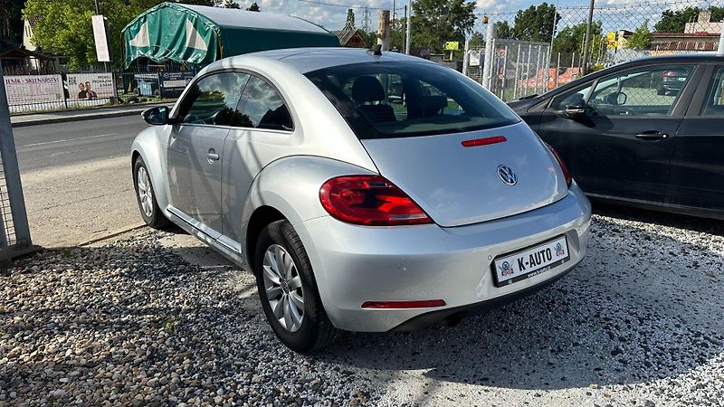 Volkswagen Beetle (2012) 1.2TSI 77kW REZERVOVANO - fotka 6 z 25