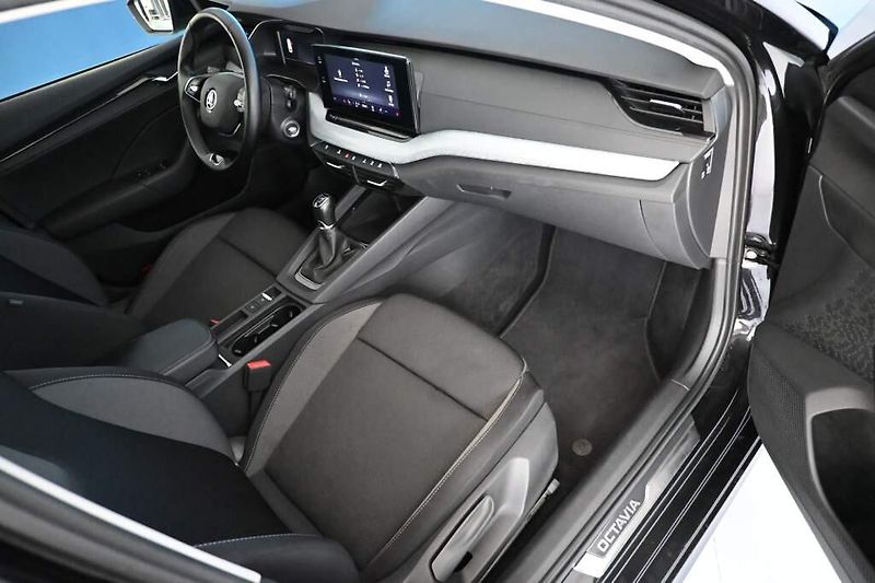 Škoda Octavia (2023) 2.0 LED TOUR Virtual TDI - fotka 10 z 31