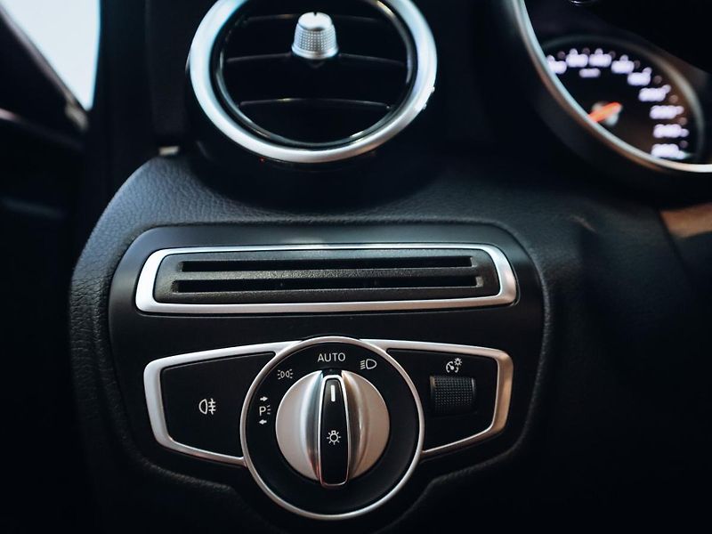 Mercedes-Benz Třídy C C 220d 4MATIC kombi - fotka 14 z 28