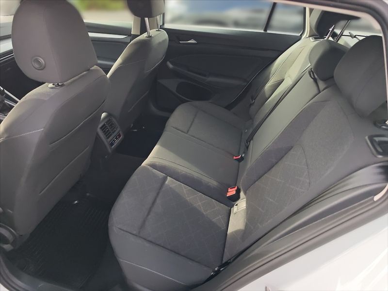 Volkswagen Golf 1,0 TSI Life - fotka 7 z 11