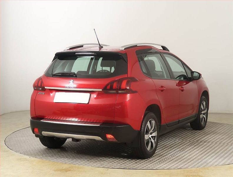 Peugeot 2008 (2019) 1.2 PureTech, ČR,1.maj - fotka 5 z 19