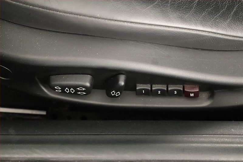 BMW Z4 (2003) 3.0i, Automat, Kůže, Bi-Xenony - fotka 17 z 23