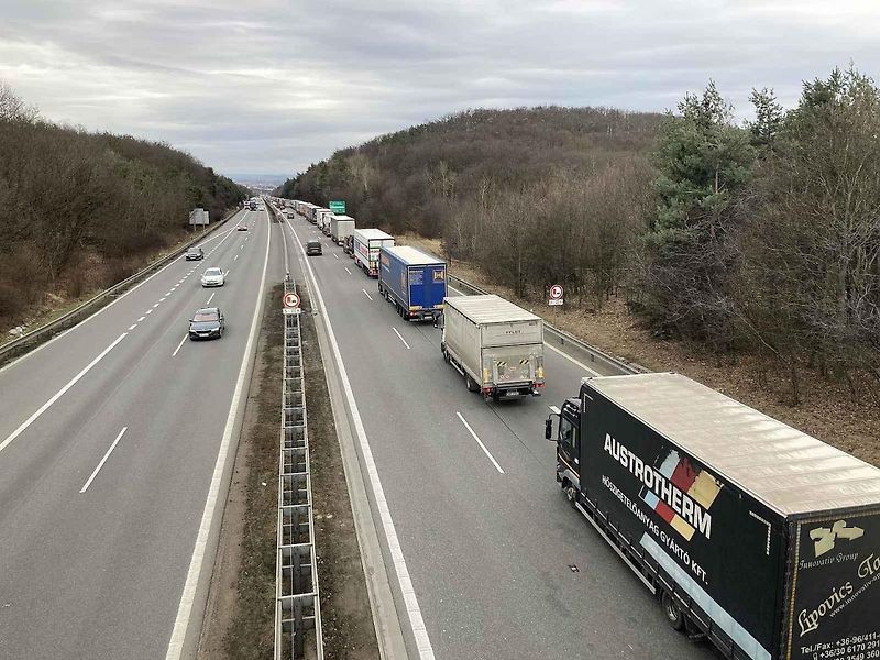 Ve středu se na dálnici D1 ve směru na Brno tvořila i kolona.