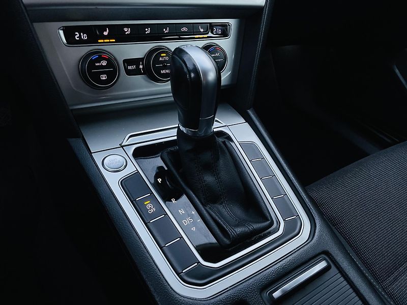 Volkswagen Passat 1.4TSI AUT TAŽNÉ SERVISKA LED - fotka 40 z 49