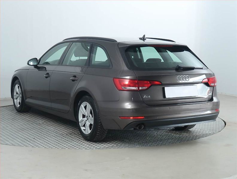 Audi A4 (2018) Sport 2.0 TDI, Automat, Navi - fotka 4 z 17