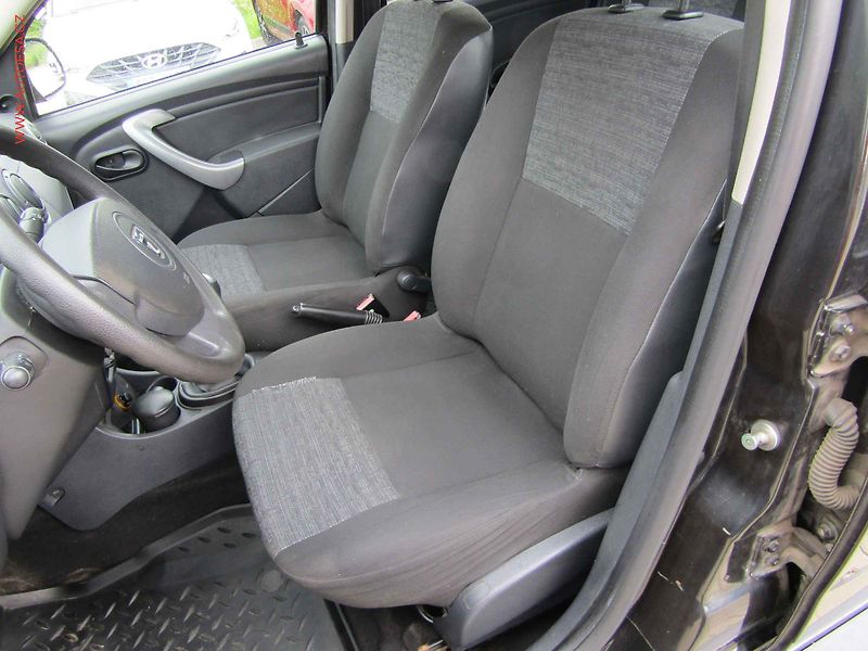 Dacia Duster (2011) 1.6i, ČR - fotka 10 z 16